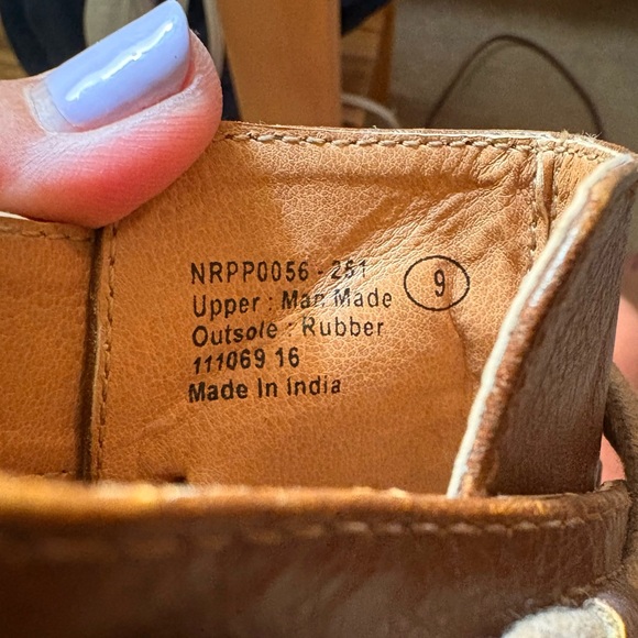 Faux  Leather Brown lace up heel with zipper in back. 2 1/2 “ heel, Size 9 - Picture 7 of 7